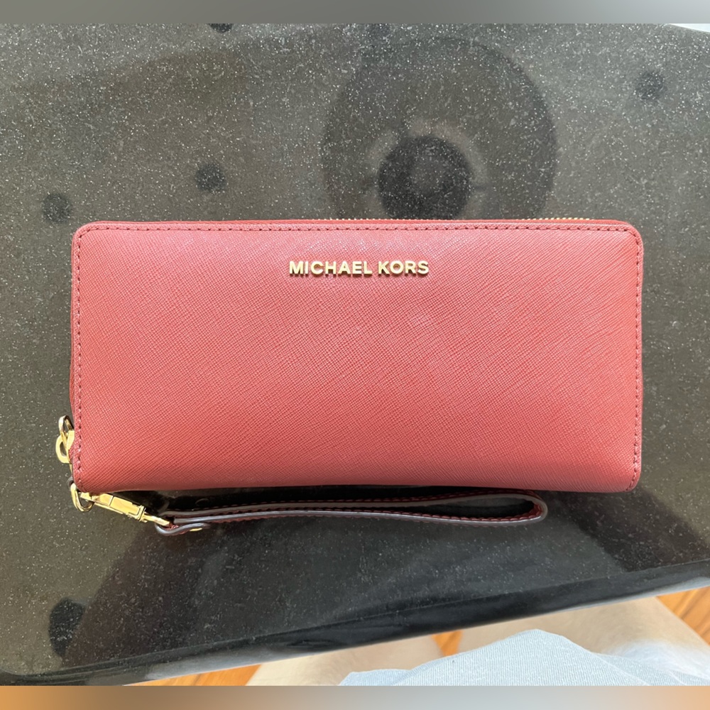 Michael Kors jet set travel wallet